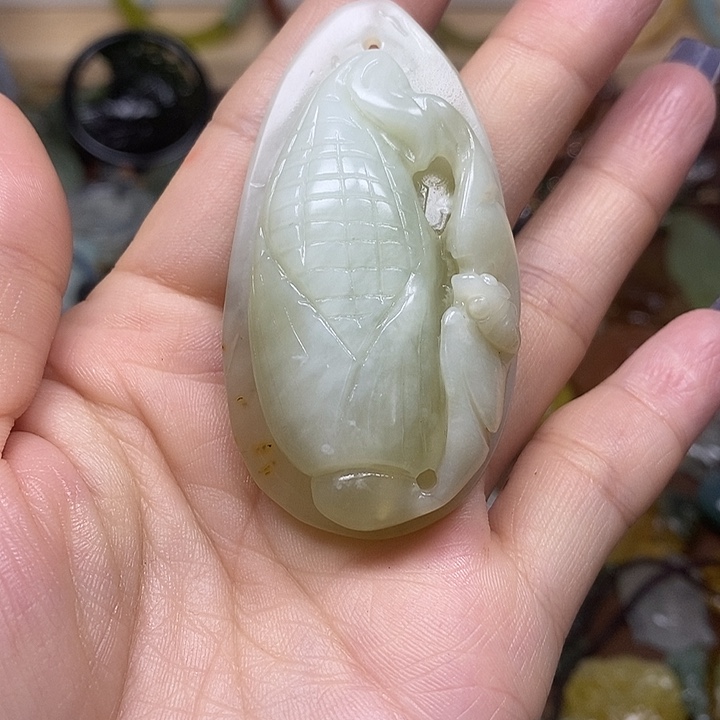 蛇纹石玉吊坠未镶嵌