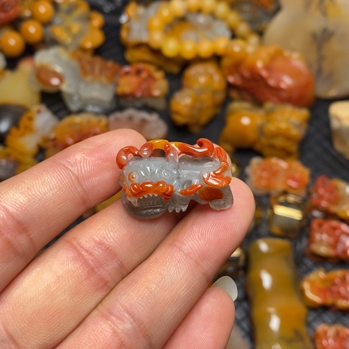 石英质玉（黄龙玉）未镶嵌颈饰