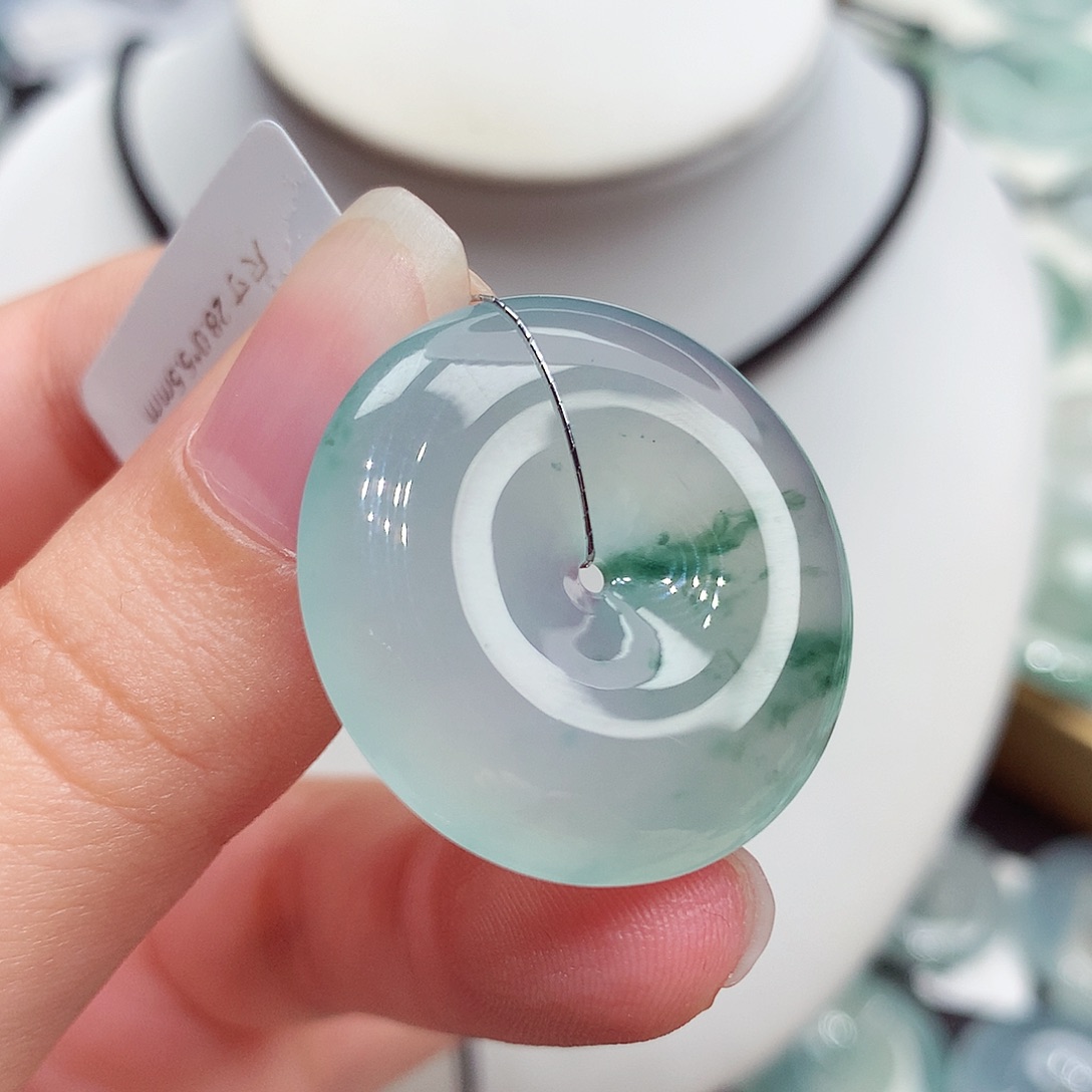 颈饰未镶嵌翡翠翡翠126，28/5.5