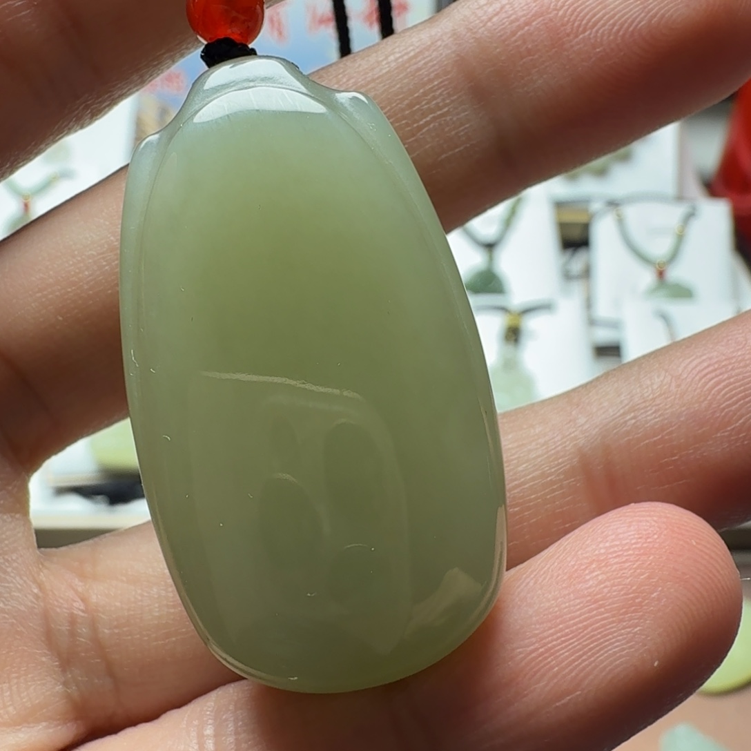 和田玉未镶嵌吊坠(赠链)