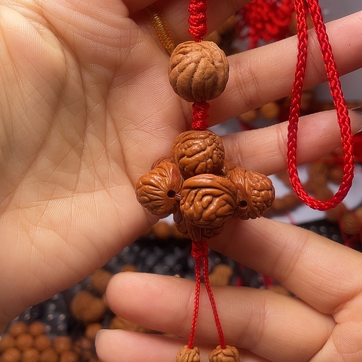 木质类龙纹桃枭挂件