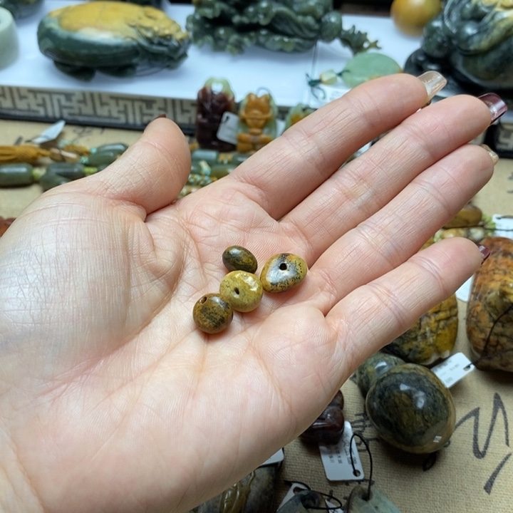 透闪石质玉手把未镶嵌