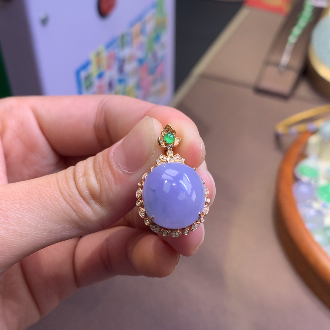 翡翠18K金镶嵌颈饰翡翠