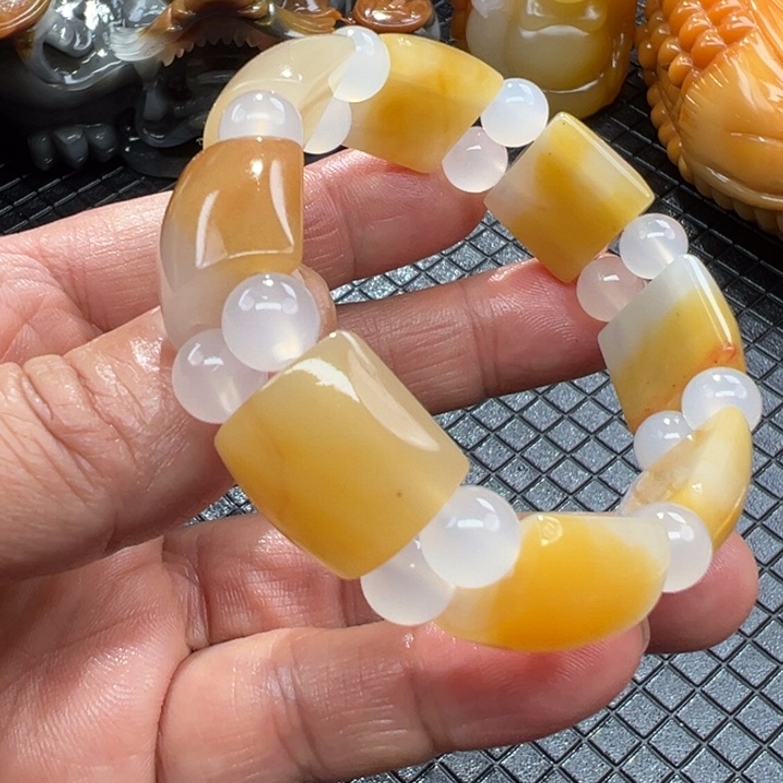 石英质玉（黄龙玉）颈饰合金