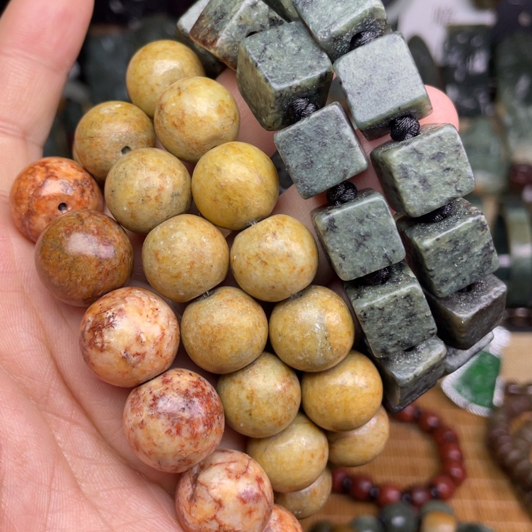 岫岩河磨玉（透闪石质玉）未镶嵌颈饰自选一条