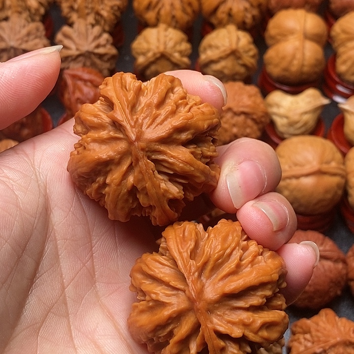 文玩核桃吊坠八棱