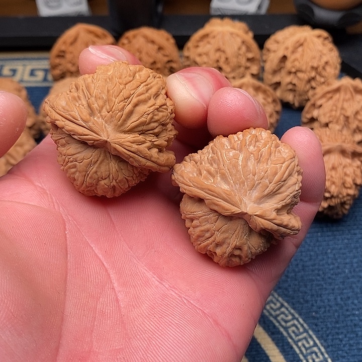 文玩核桃吊坠白狮子41全