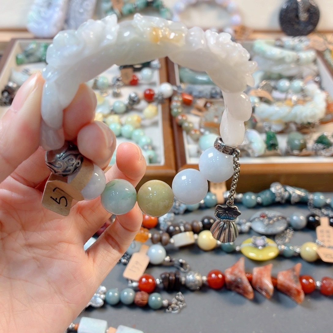 甜***开翡翠未镶嵌颈饰手串