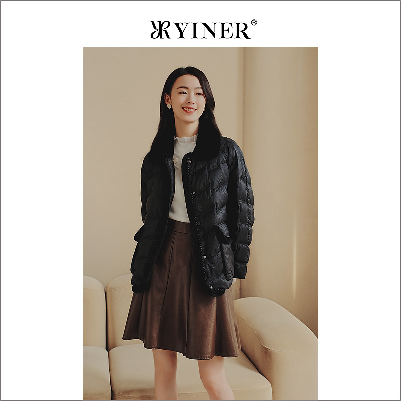 【摩登中式】YINER音儿专选女装冬季时尚短款兔毛翻领羽绒服