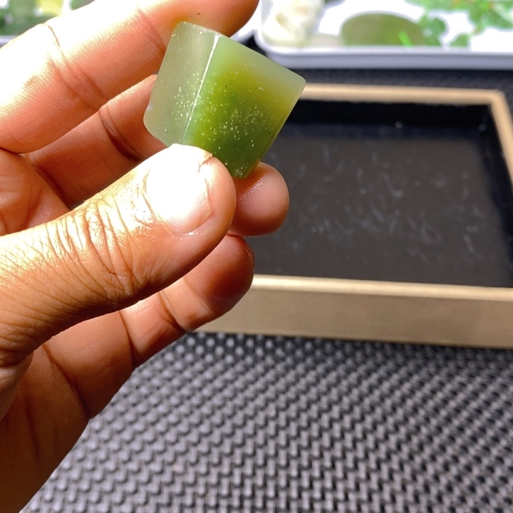 蛇纹石玉珠宝半成品未镶嵌