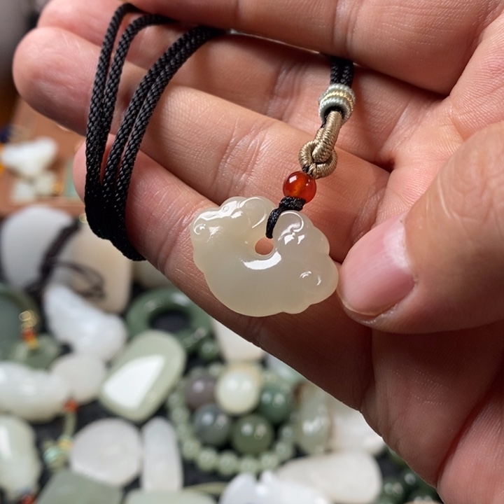 和田玉颈饰未镶嵌