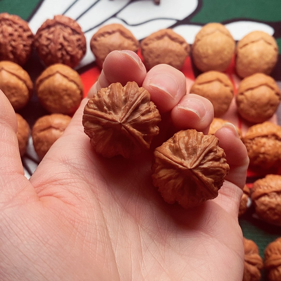 文玩核桃吊坠三棱