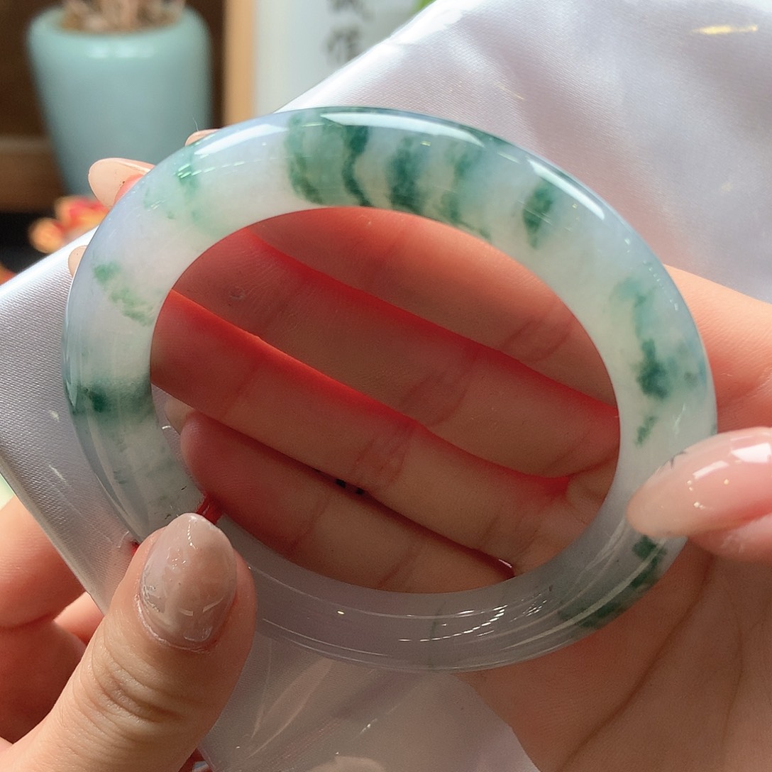 翡翠未镶嵌手镯牛奶底飘花10号