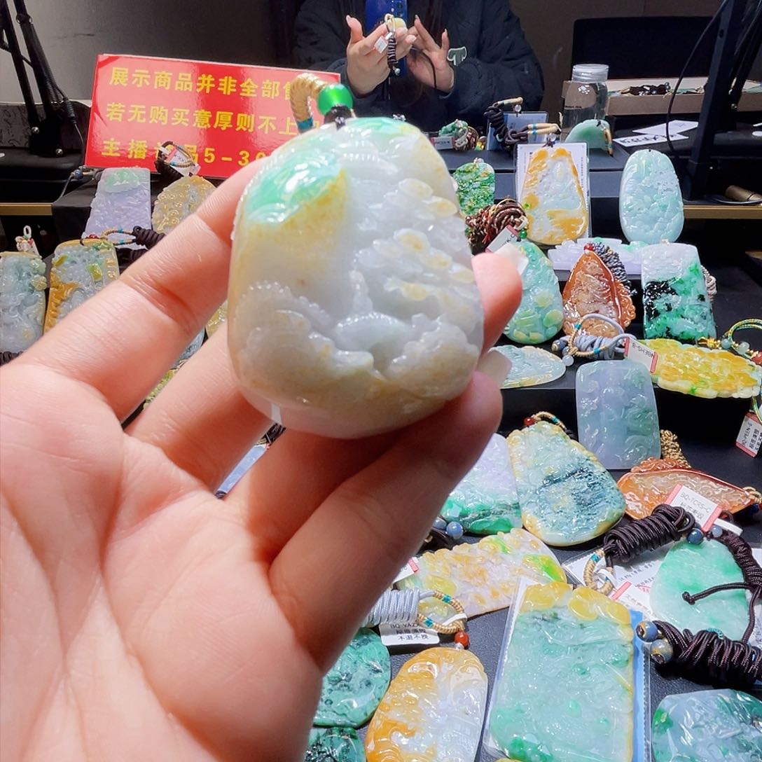 颈饰未镶嵌翡翠一