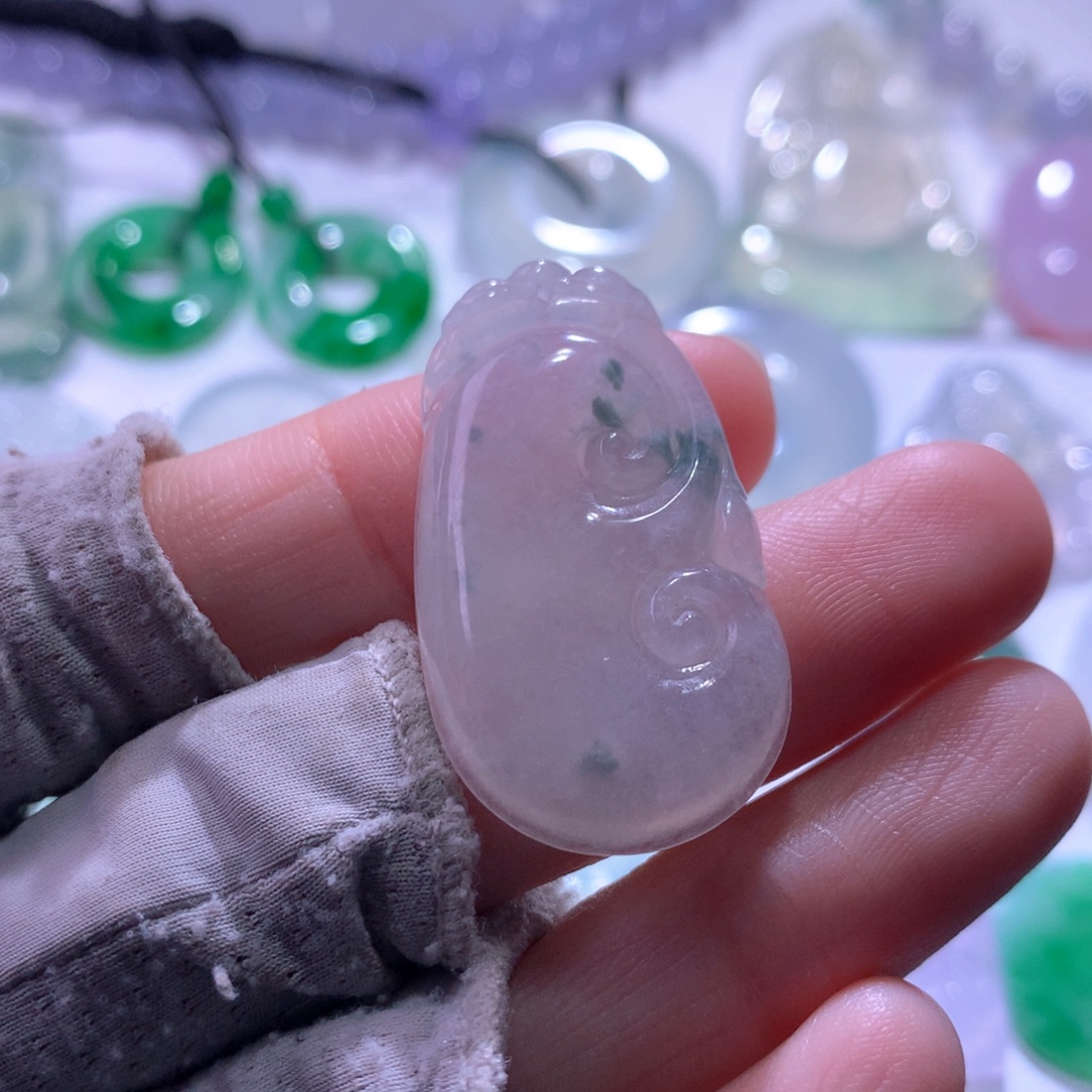 翡翠未镶嵌颈饰如意