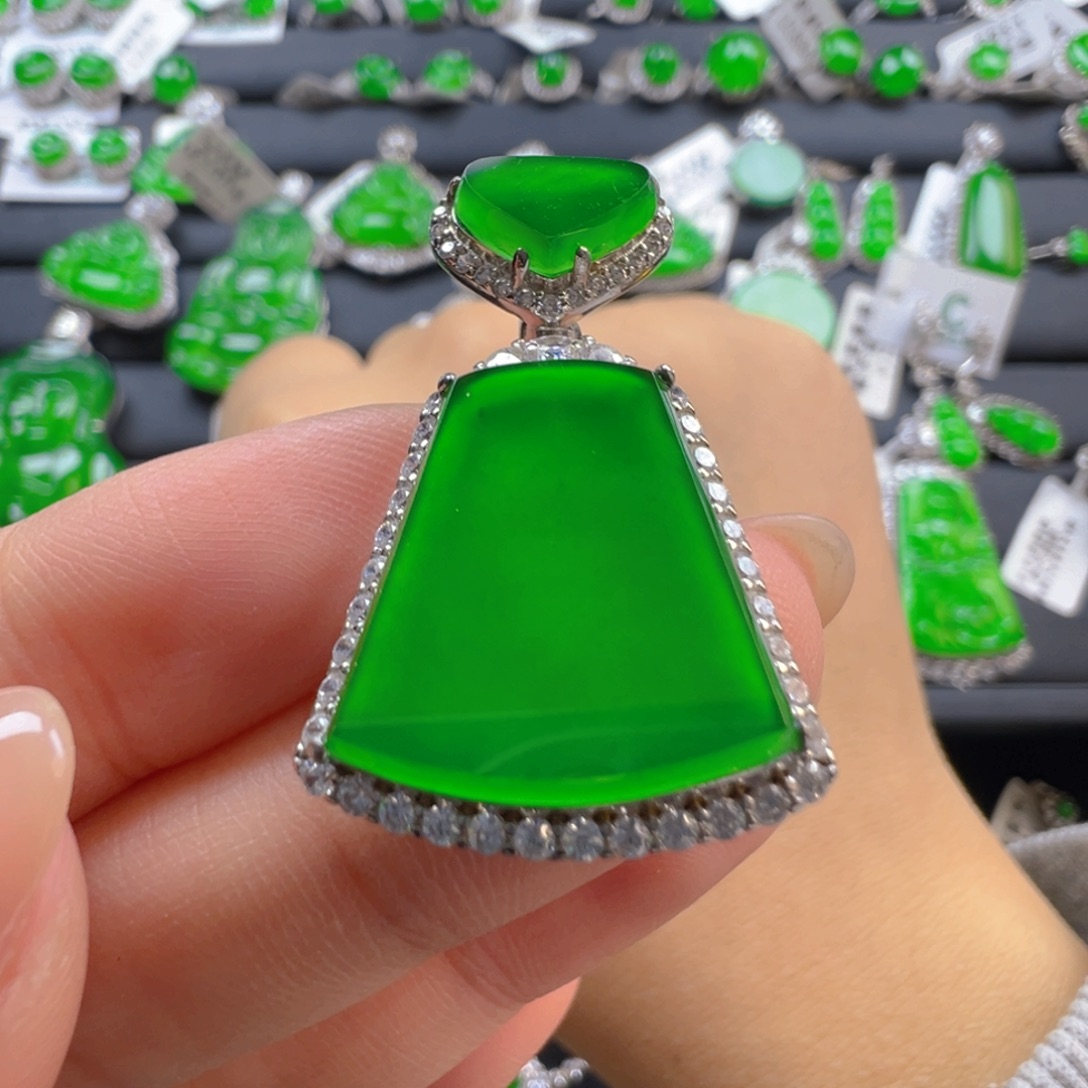 翡翠银S925镶嵌颈饰无事牌