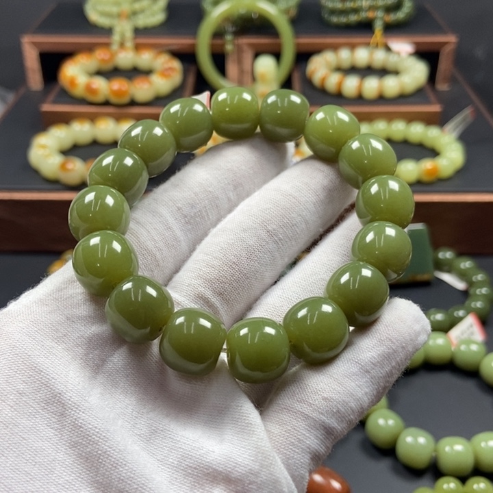 透闪石质玉未镶嵌手链