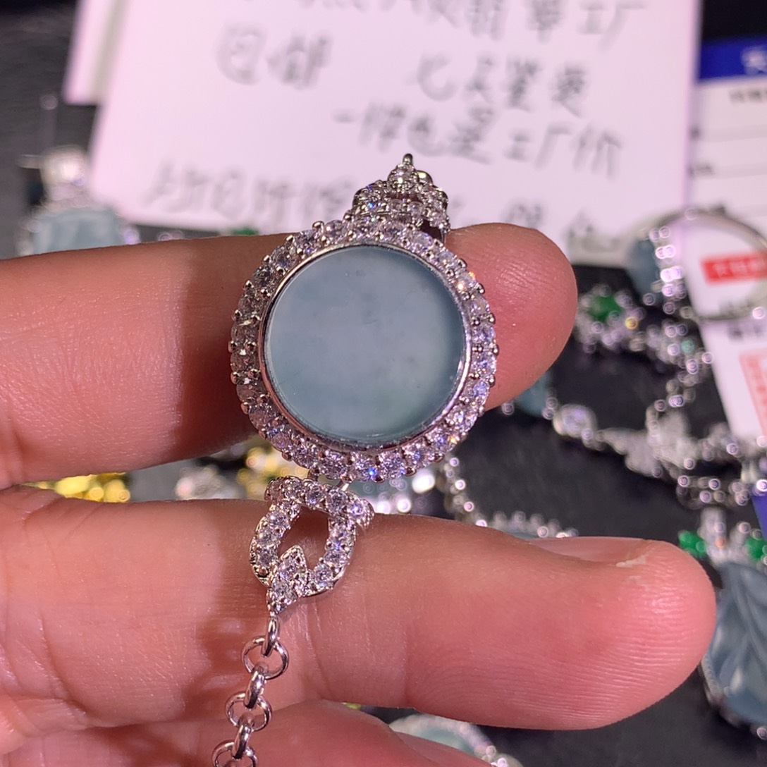 翡翠未镶嵌颈饰无事牌手链