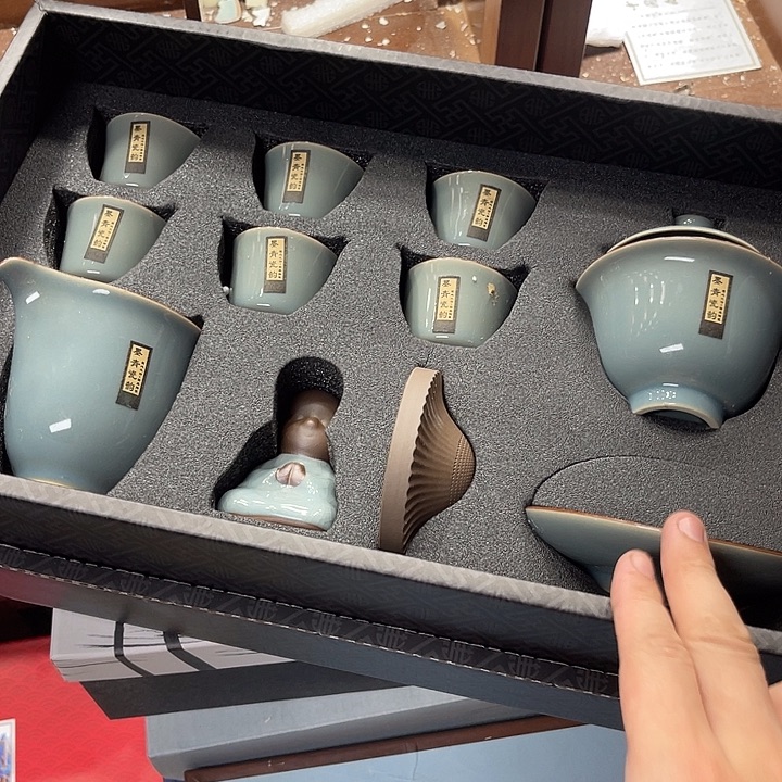 孤品茶具套装等。        
