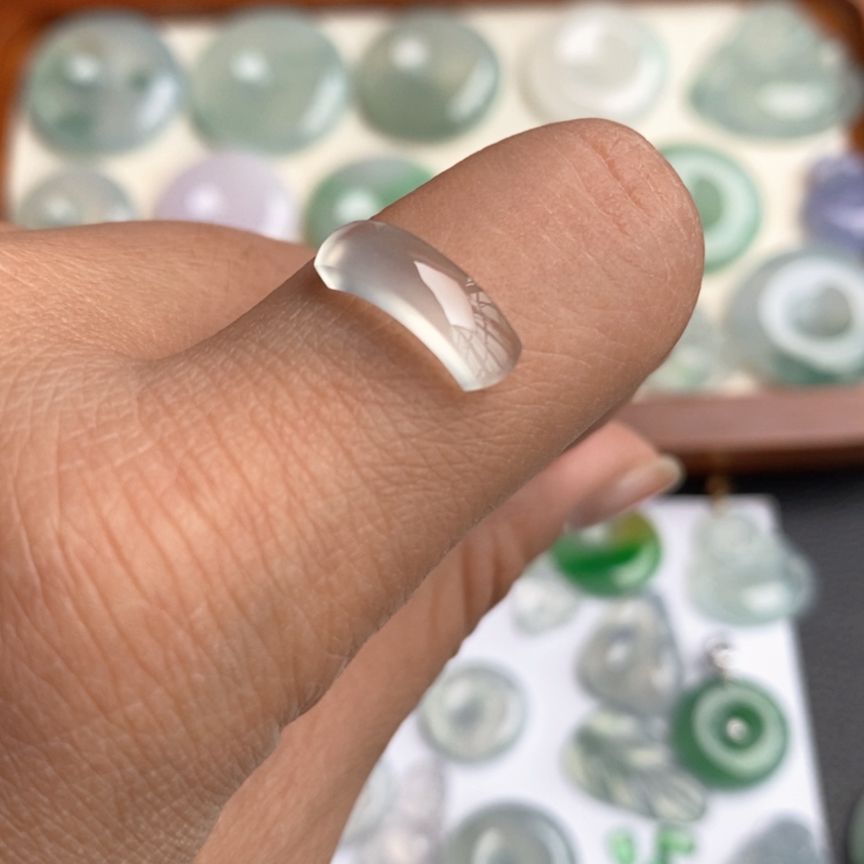 【闪购商品】翡翠颈饰未镶嵌马鞍戒面