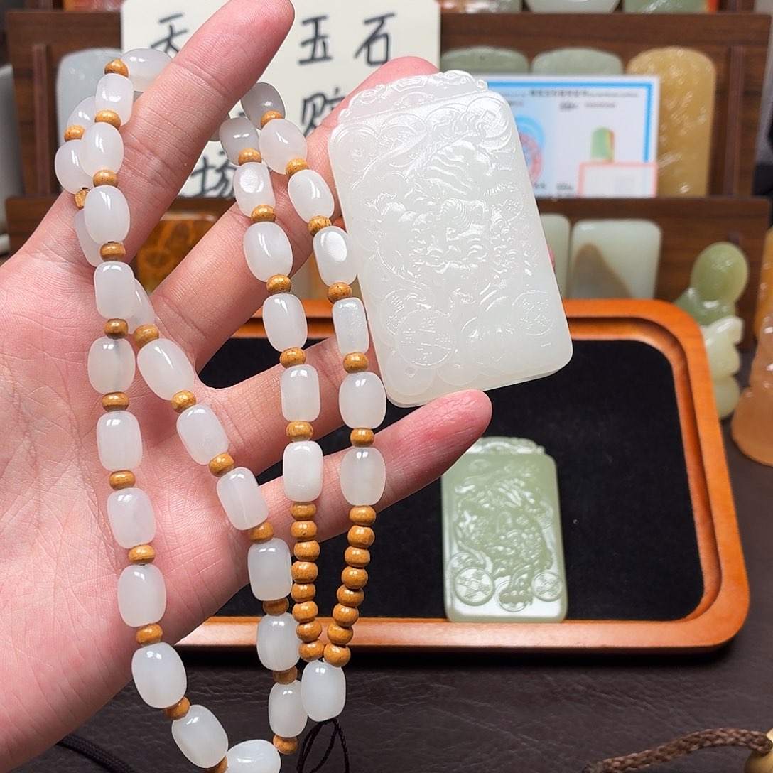 麻***公貔貅挂件白双面雕刻