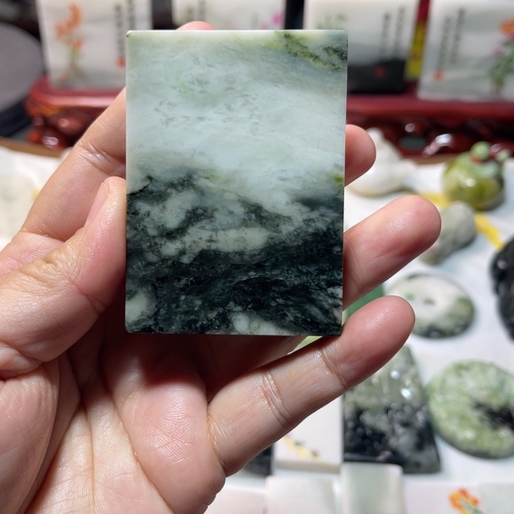 独山玉未镶嵌颈饰手把