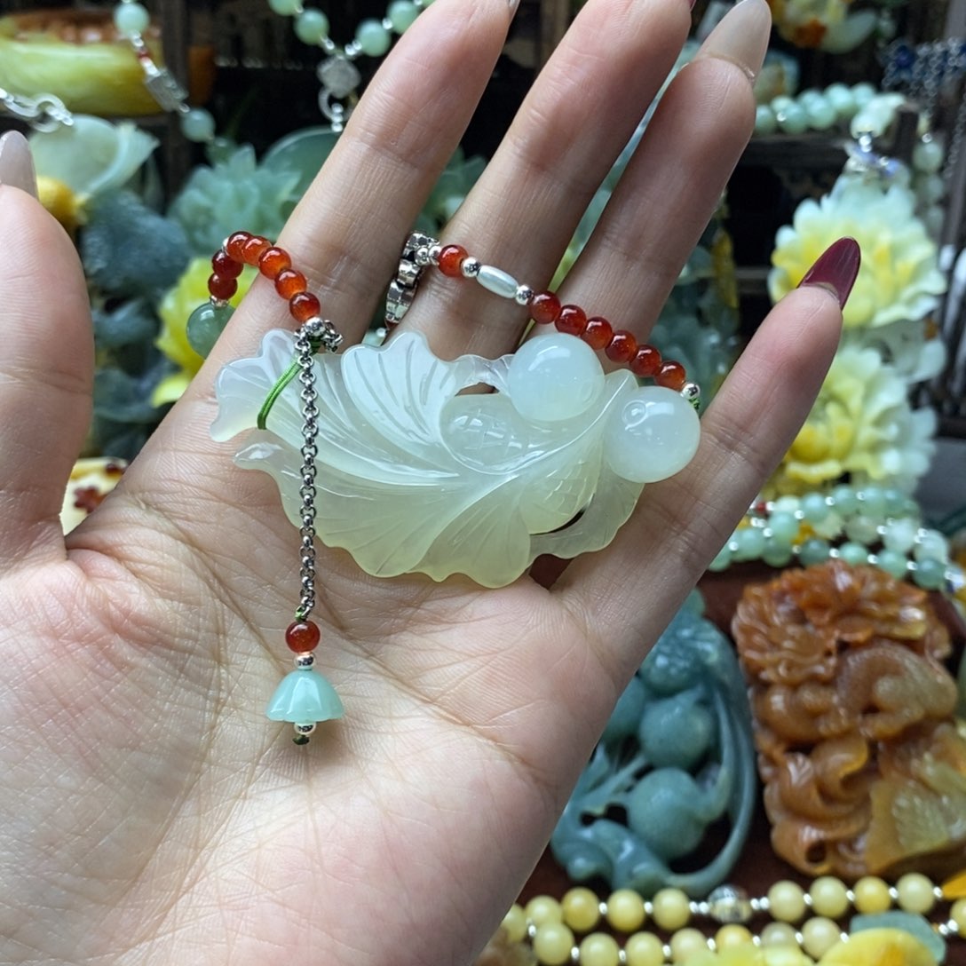 蛇纹石玉颈饰未镶嵌