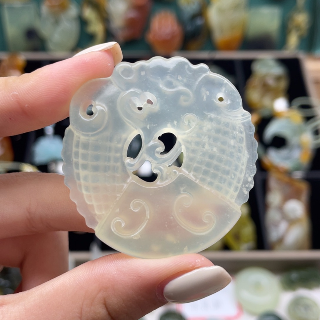 蛇纹石玉未镶嵌颈饰