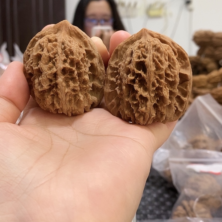 文玩核桃吊坠大花44有修