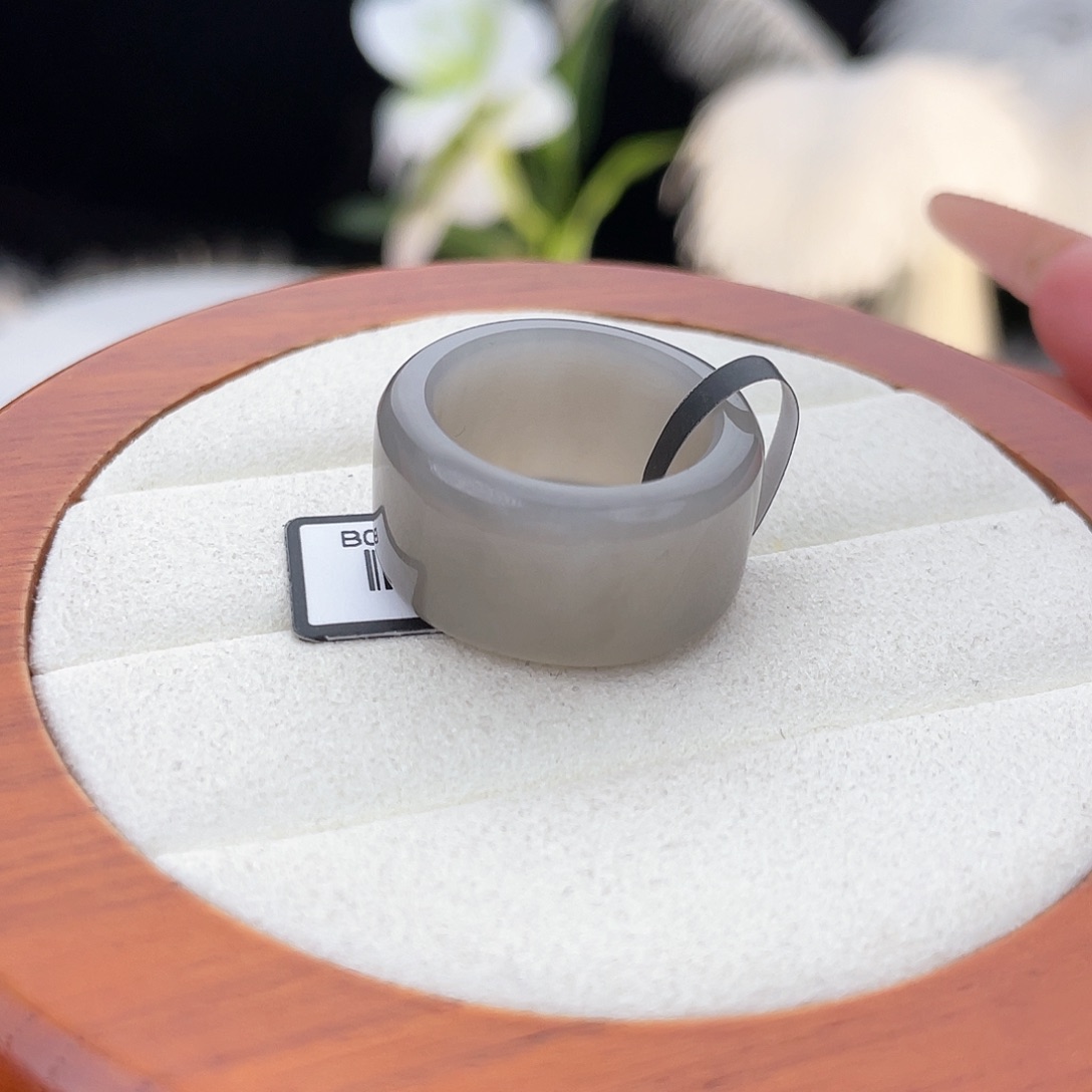 和田玉未镶嵌戒指l。烟紫圆切。17.8。不退换