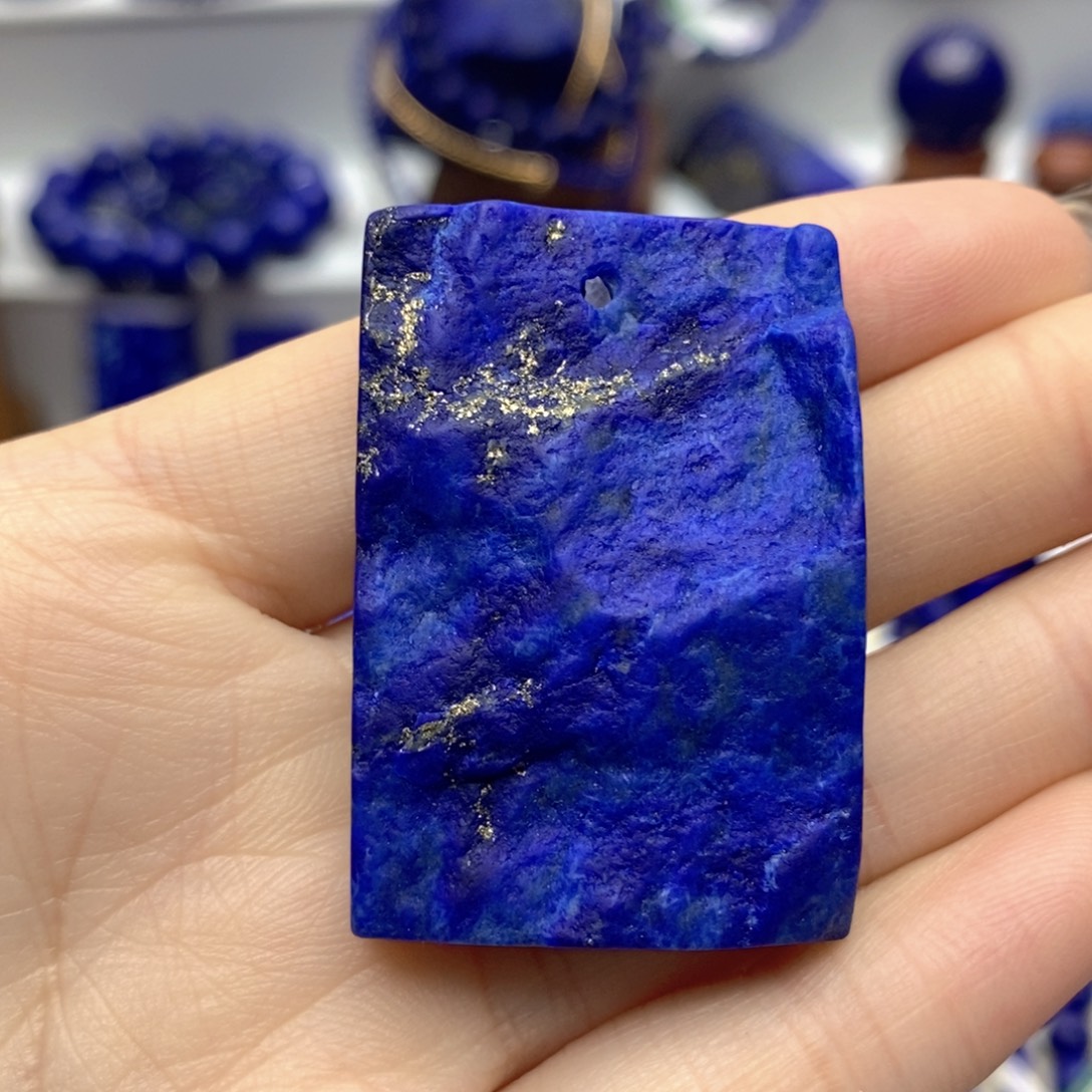 青金石未镶嵌颈饰