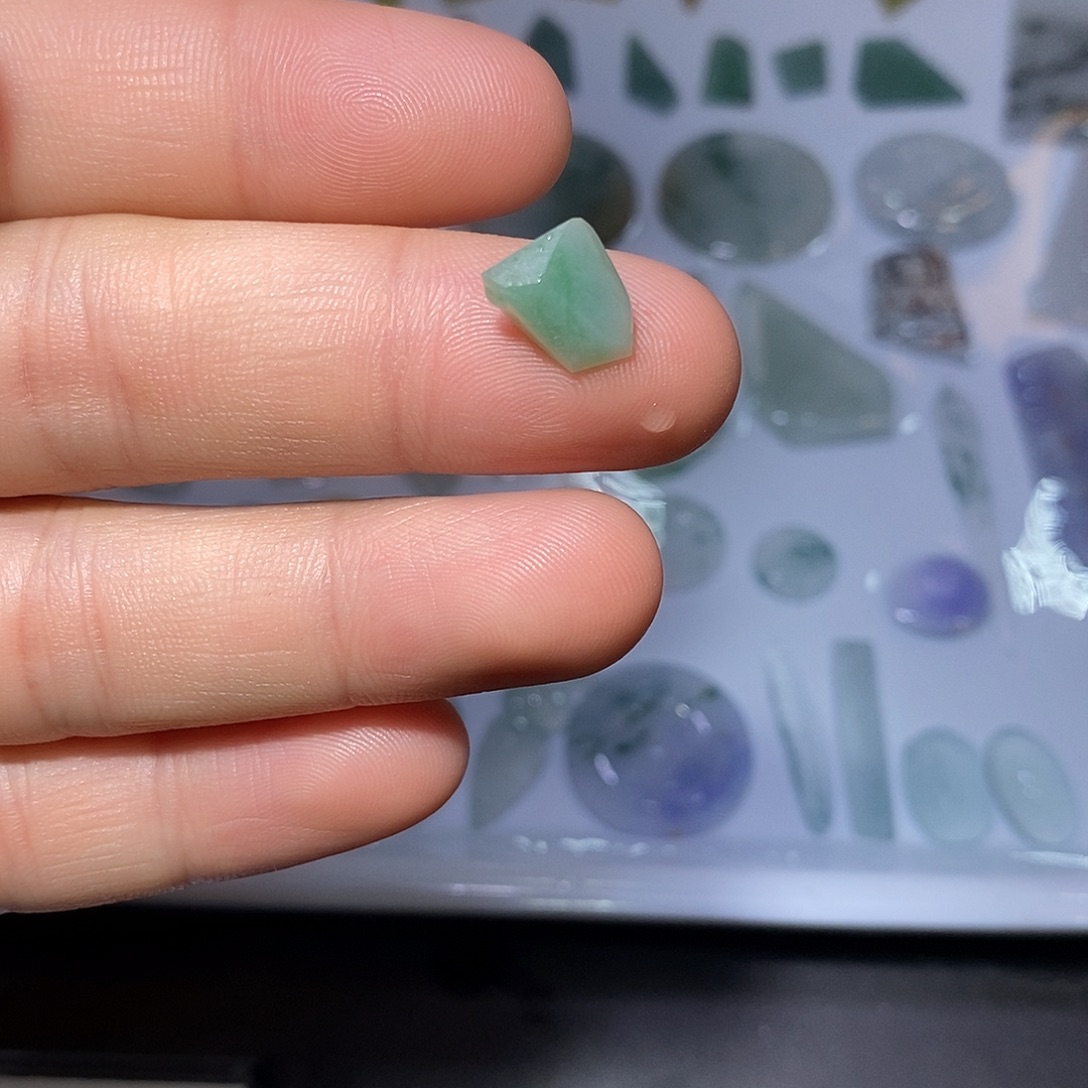 翡翠未镶嵌颈饰66788