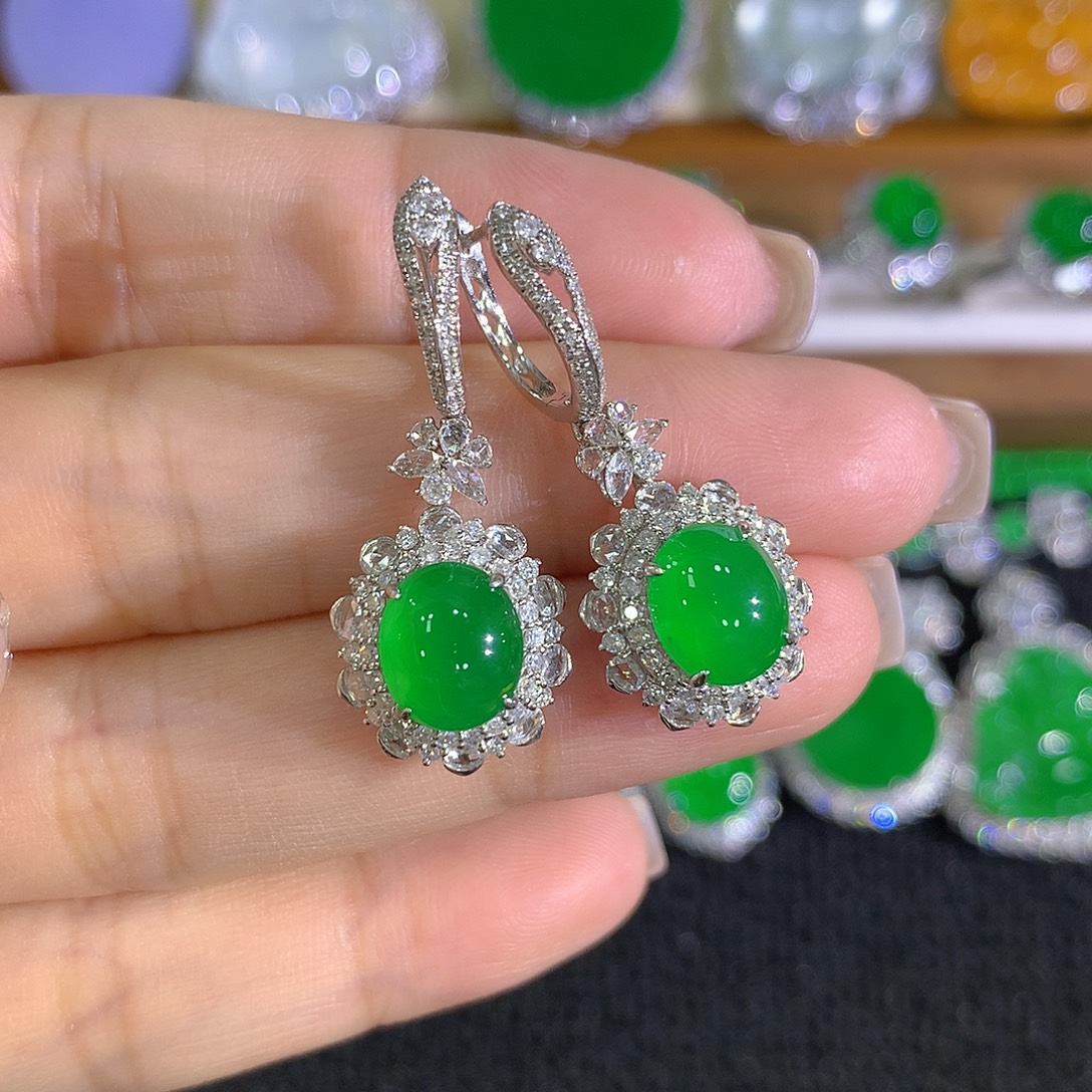 翡翠18K金镶嵌耳饰蛋面