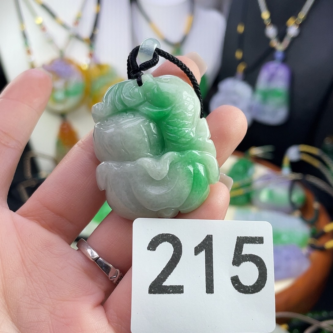 翡翠未镶嵌吊坠(赠链)