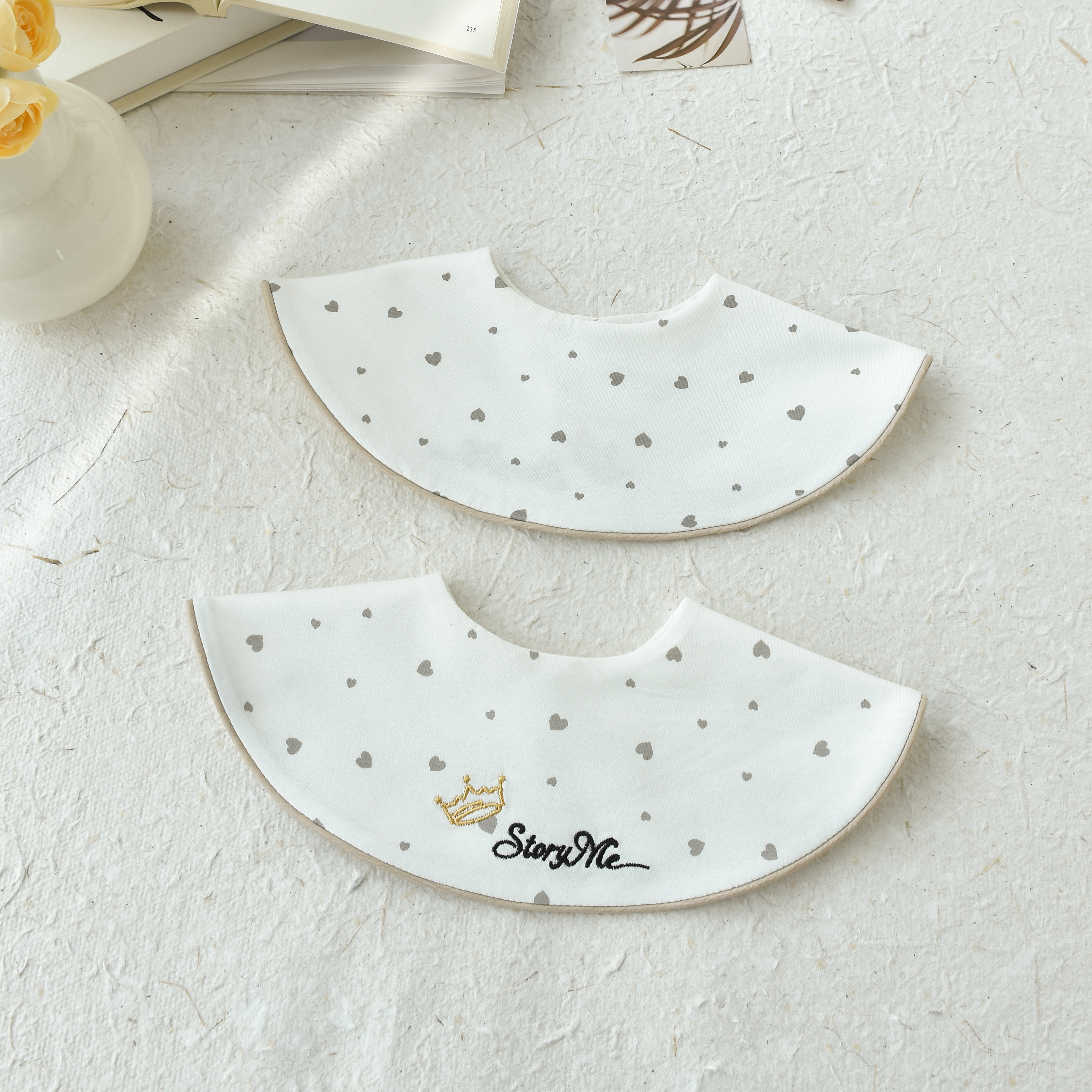 故事我婴幼儿A类棉透气亲肤花瓣形可旋转口水巾围兜