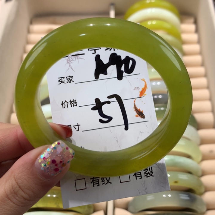 蛇纹石玉手镯未镶嵌