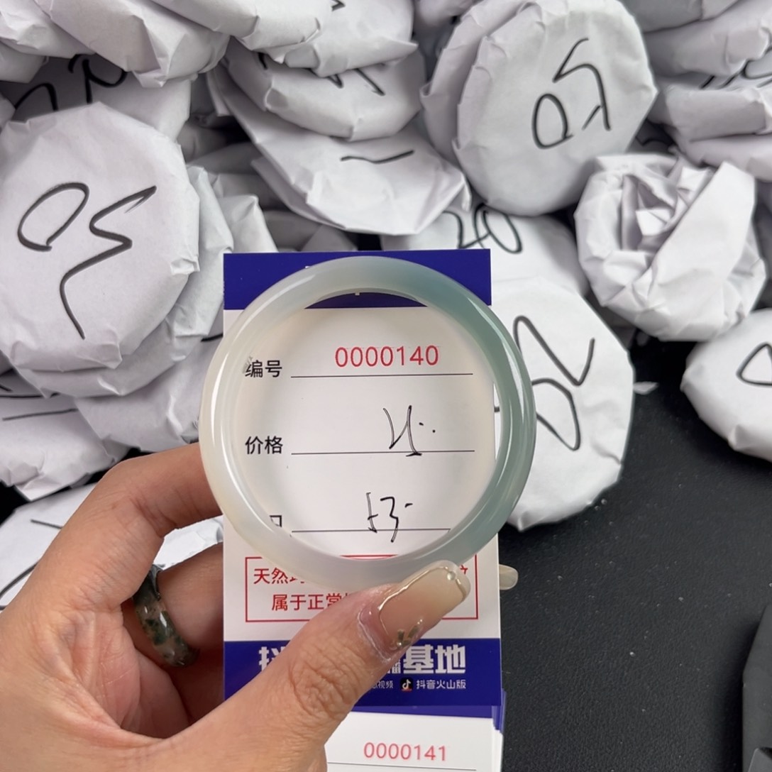 玛瑙/玉髓手镯未镶嵌140