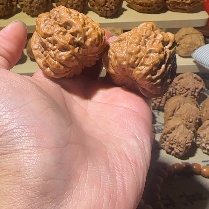 喷***花文玩核桃吊坠43-44-37蛤蟆头