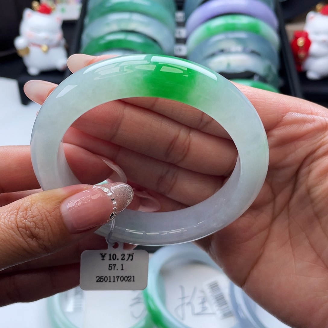 翡翠手镯未镶嵌57圈