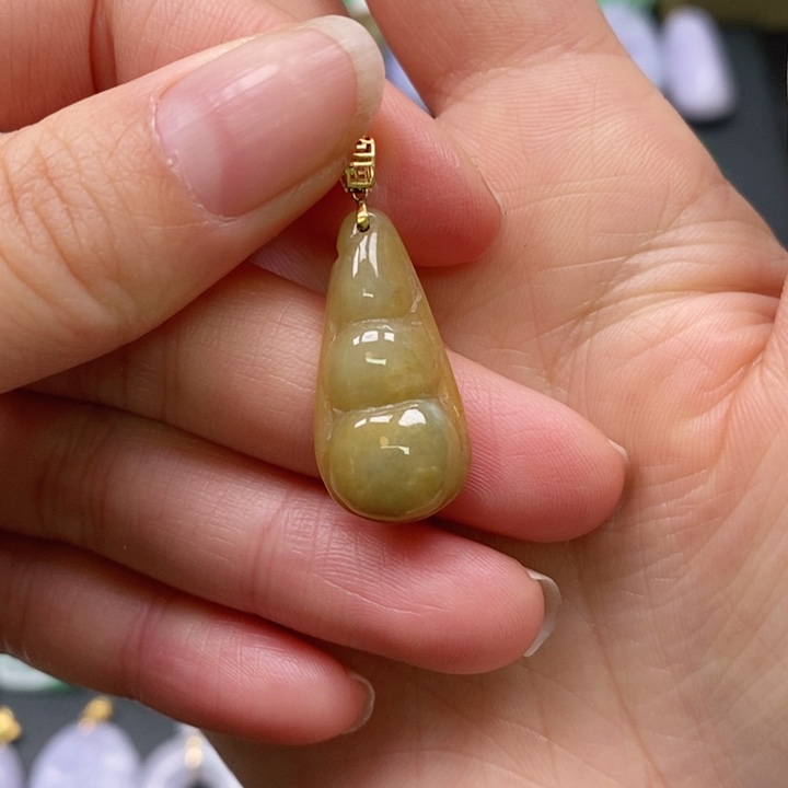 翡翠颈饰未镶嵌吊坠