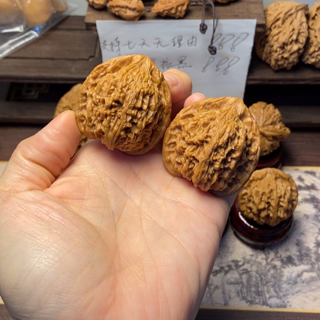 文玩核桃把件全品红狮子43