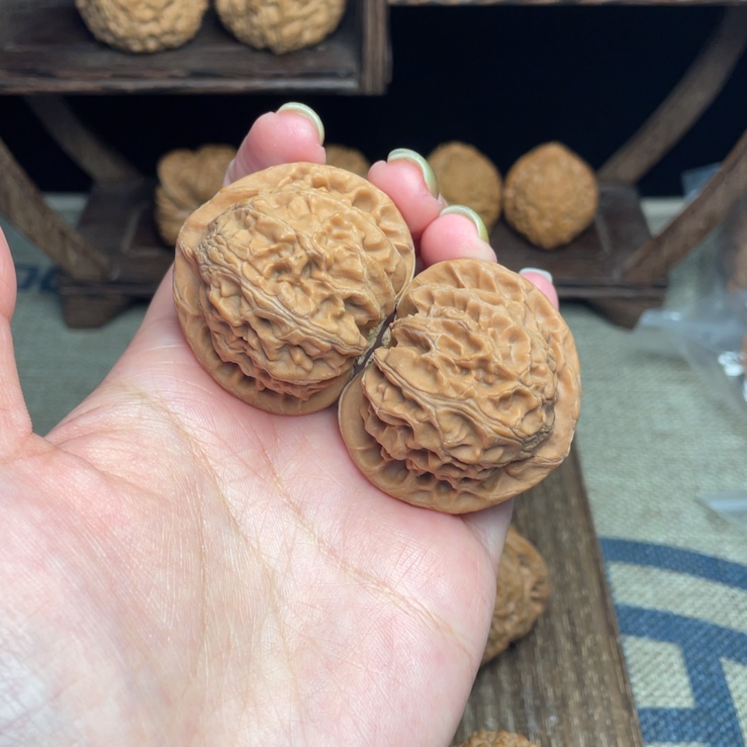 文玩核桃吊坠远*。42宫灯