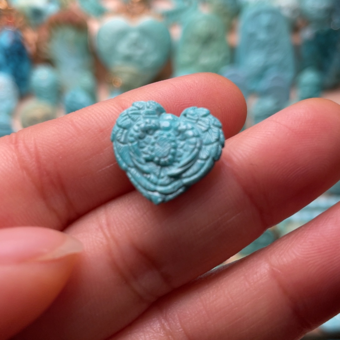 绿松石未镶嵌颈饰