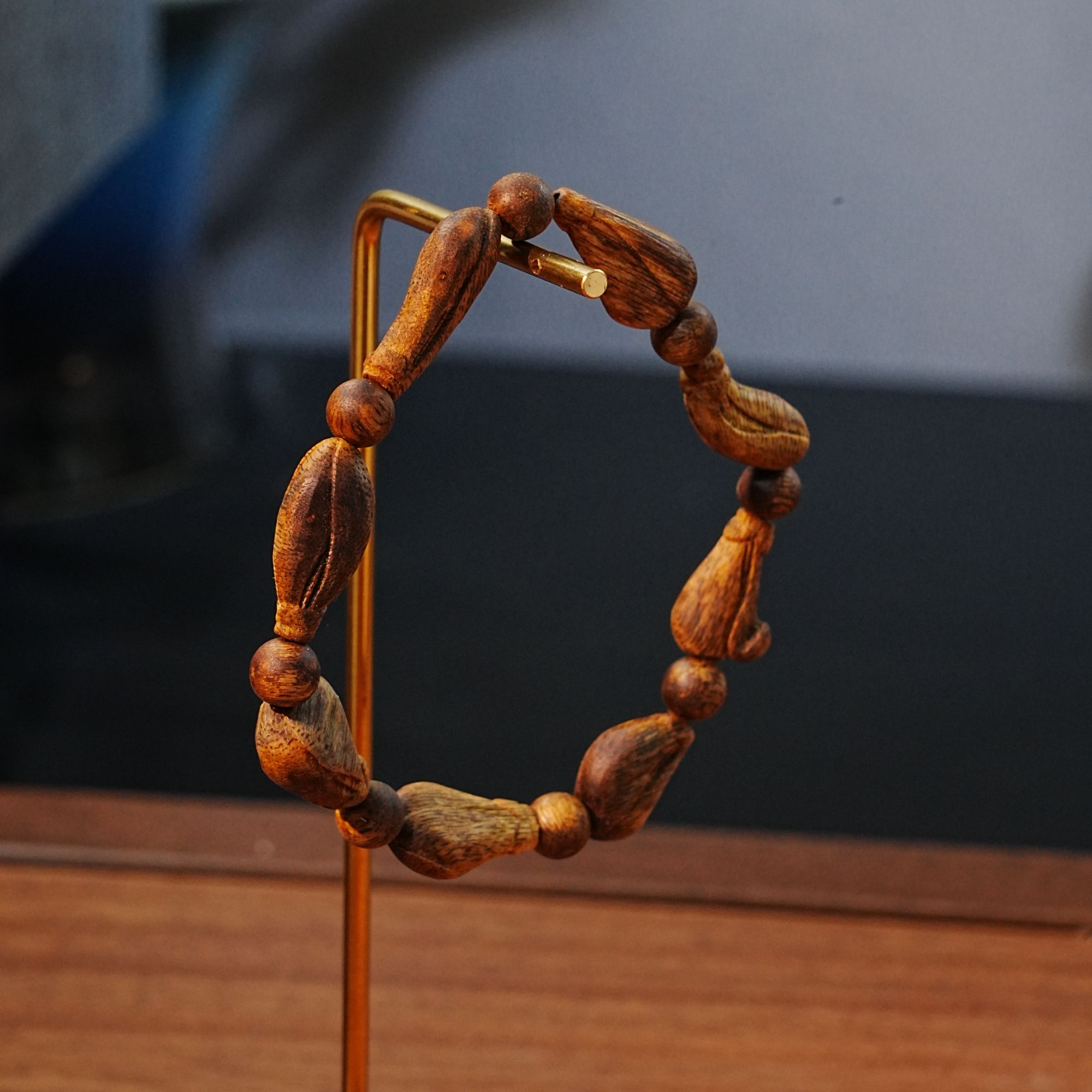 海南黄奇楠花型手串  4.74g 250711023 B