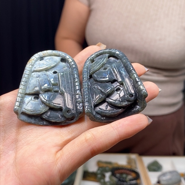 岫岩河磨玉（透闪石质玉）颈饰未镶嵌