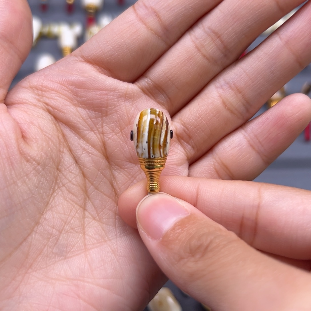 琥珀未镶嵌裸石9.8mm
