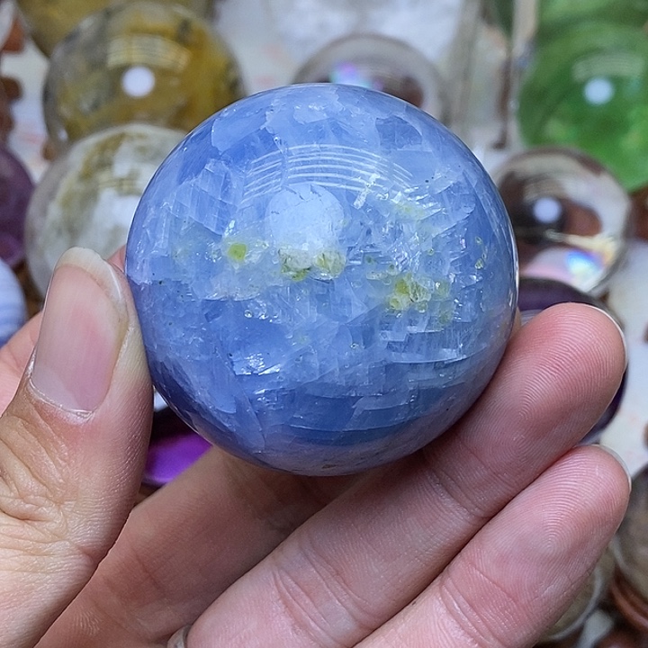 水晶蓝方解橄榄共生球未镶嵌