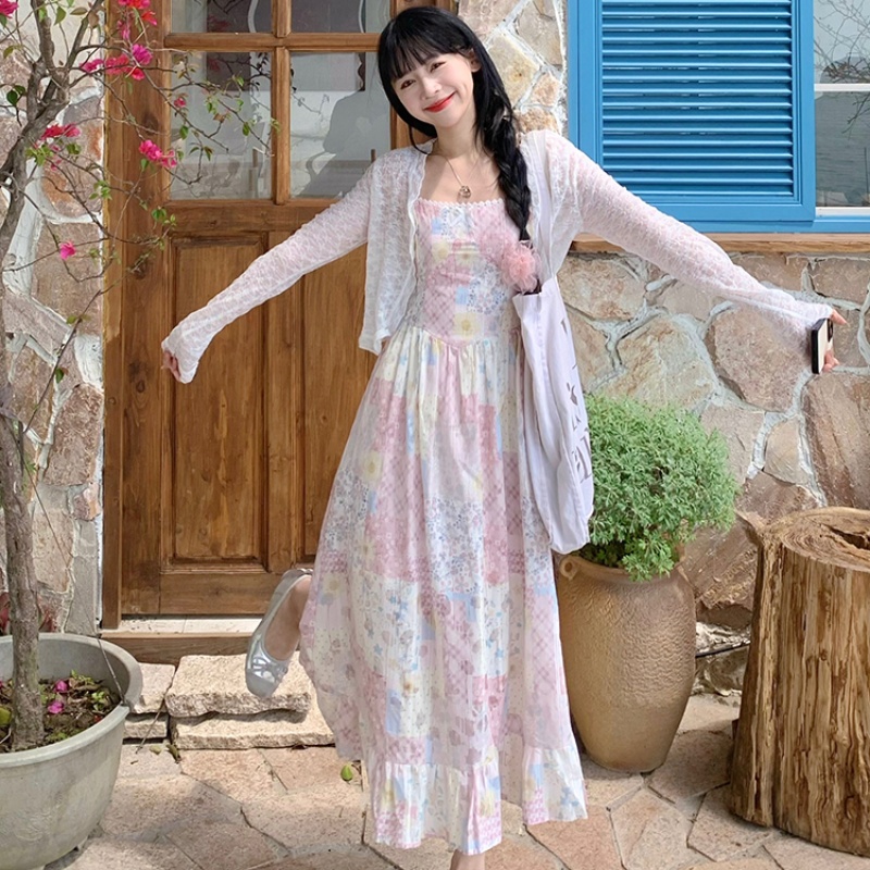 元气少女撞色吊带连衣裙女夏2025新款温柔气质甜美减龄碎花连衣裙