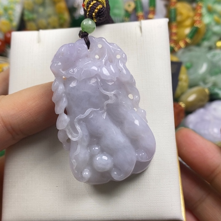 翡翠未镶嵌吊坠(赠链)