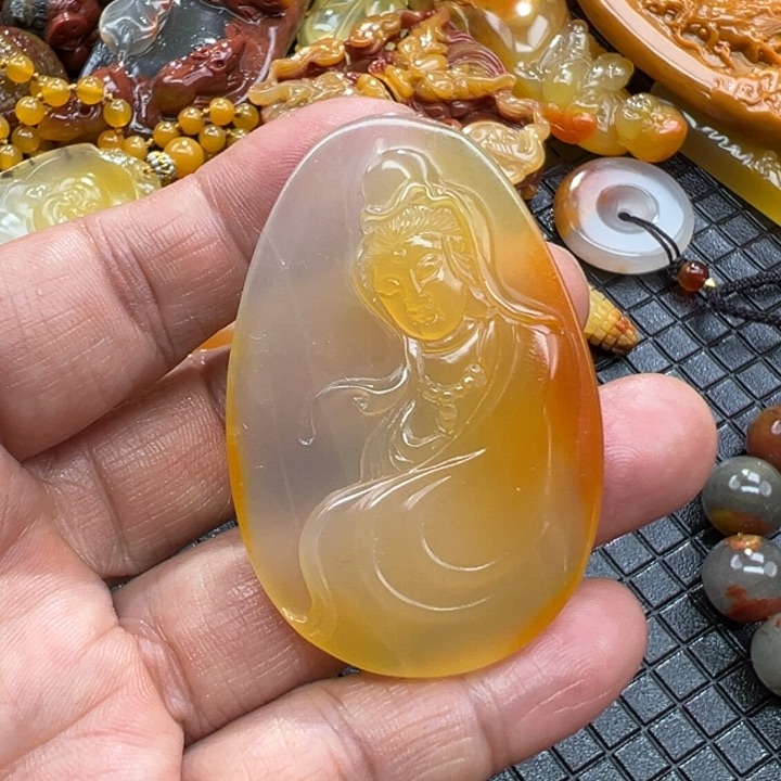 石英质玉（黄龙玉）颈饰未镶嵌